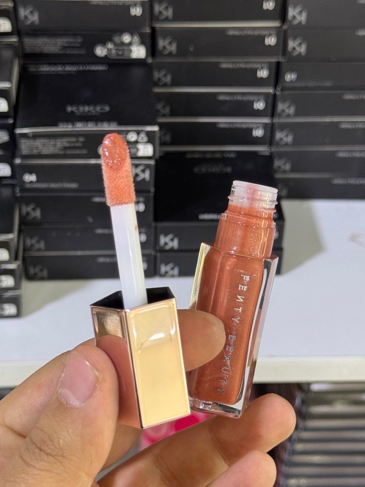 Fenty Beauty Parlak Bej Dudak Parlatıcısı - Görsel 2