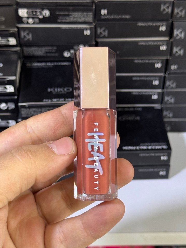 Fenty Glow Heat 03 Parlak Bej Dudak Parlatıcısı - Görsel 3