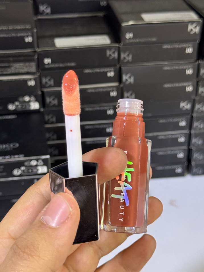 Fenty Glow Heat 03 Parlak Bej Dudak Parlatıcısı - Görsel 2