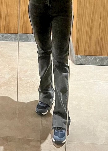 Gri Yırtmaç Paçalı Kadın Denim Pantolon - Görsel 2