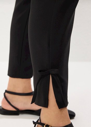 Siyah Fiyonk Detaylı  Kadın Kumaş Pantolon - Görsel 3