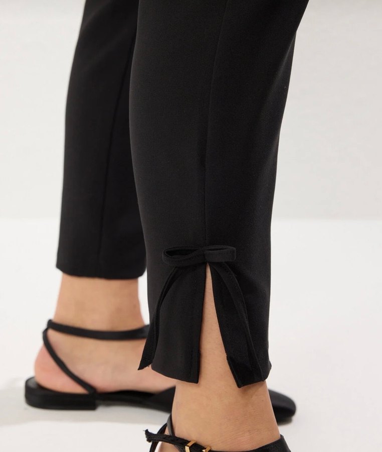 Siyah Fiyonk Detaylı  Kadın Kumaş Pantolon - Görsel 3