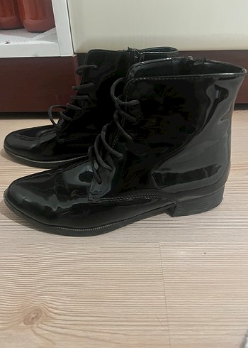 Siyah Rugan Kadın Bot - Görsel 2