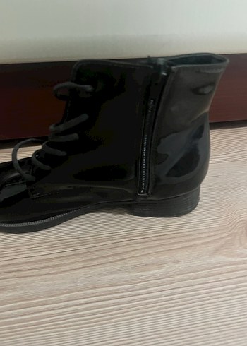 Siyah Rugan Kadın Bot - Görsel 3