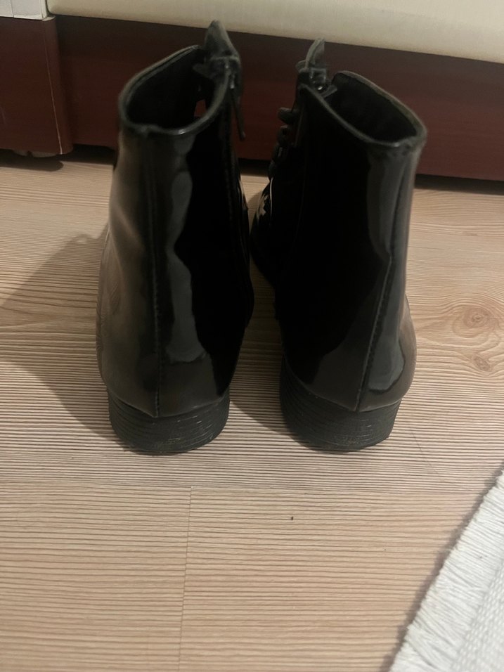 Siyah Rugan Kadın Bot - Görsel 4