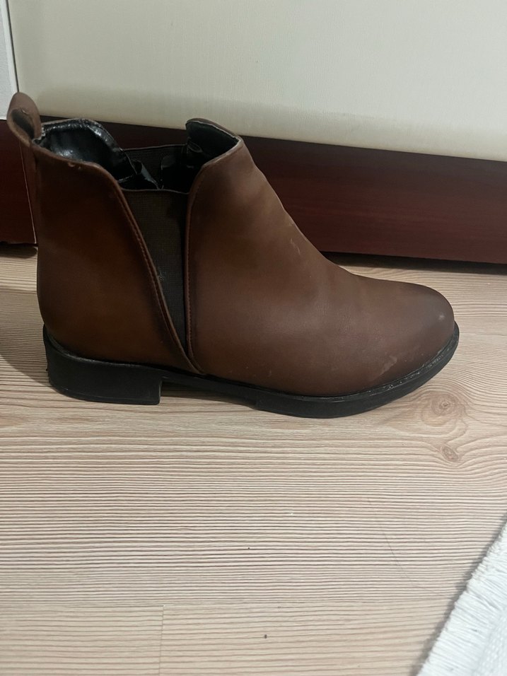 Kahverengi Deri Kadın Bot - Görsel 2