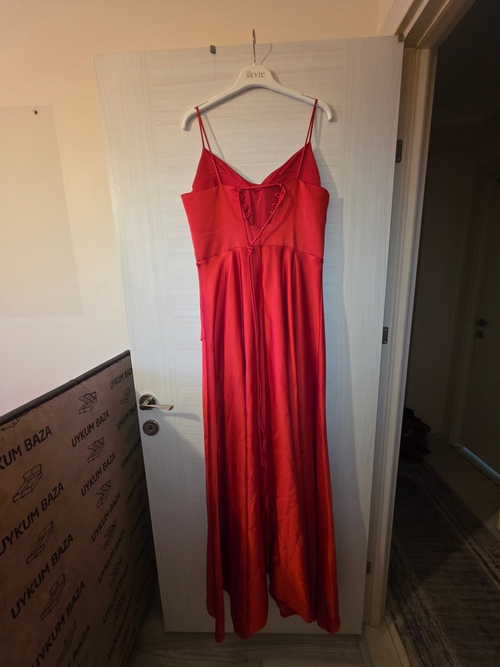 Kırmızı Drapeli Uzun Abiye Elbise - Görsel 2