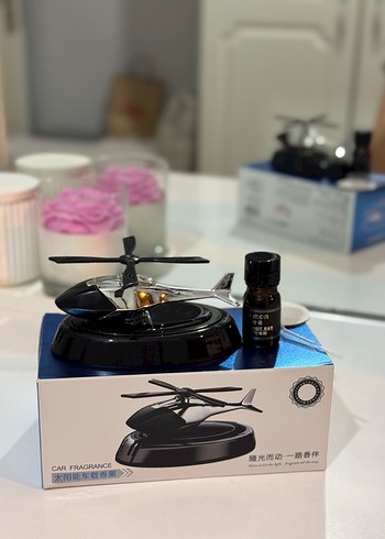 Güneş enerjisi ile dönen araba kokusu