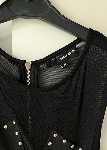 Siyah Kemerli Gotik V Yaka Bluz - Görsel 3