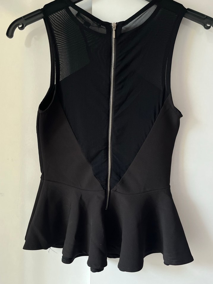 Siyah Kemerli Gotik V Yaka Bluz - Görsel 4