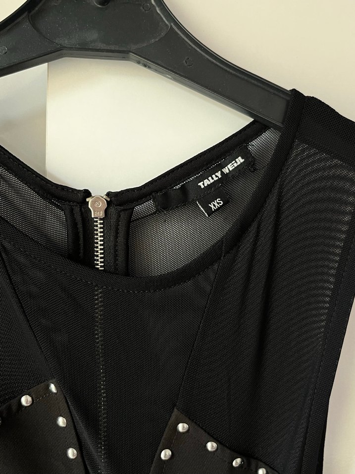 Siyah Kemerli Gotik V Yaka Bluz - Görsel 3