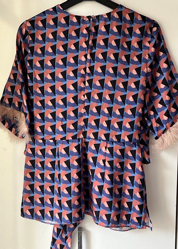 Kısa Kol Tüylü Mini Desenli Kadın Bluz - Görsel 5