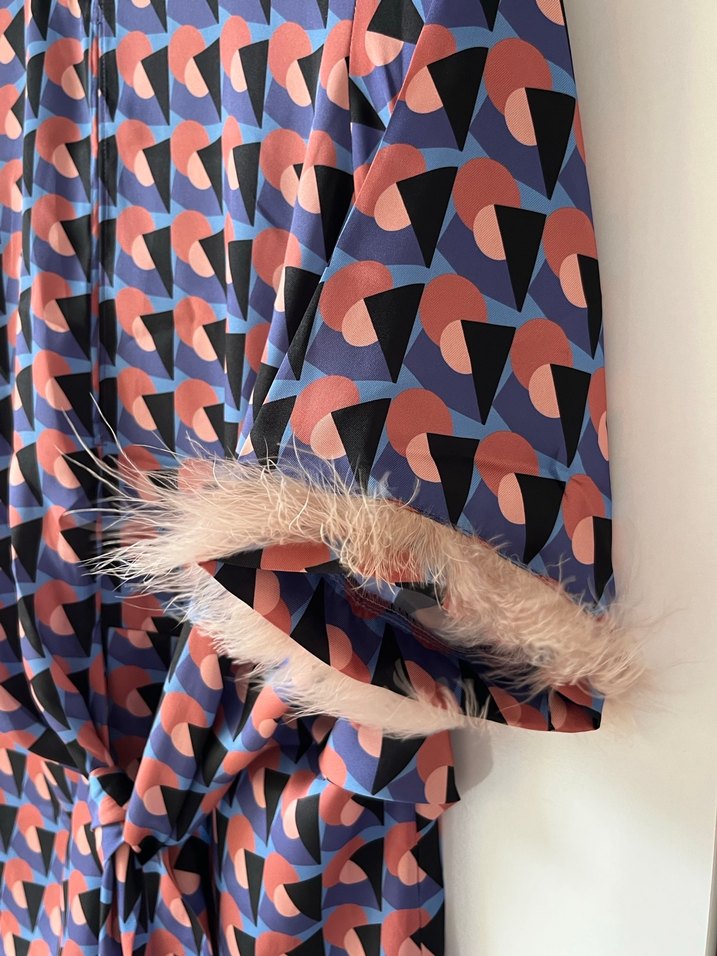 Kısa Kol Tüylü Mini Desenli Kadın Bluz - Görsel 2