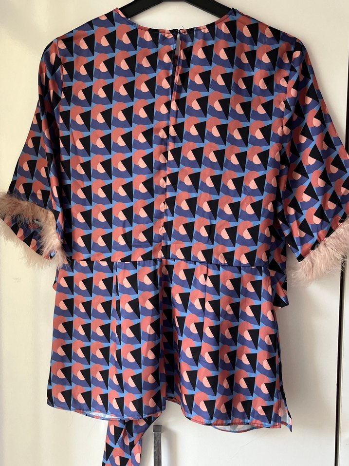 Kısa Kol Tüylü Mini Desenli Kadın Bluz - Görsel 5