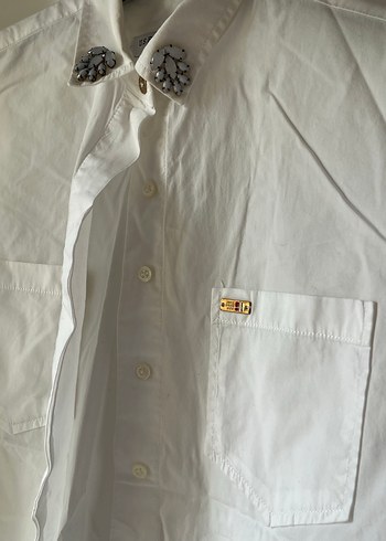Beyaz Düğmeli Kadın Gömlek - Görsel 2