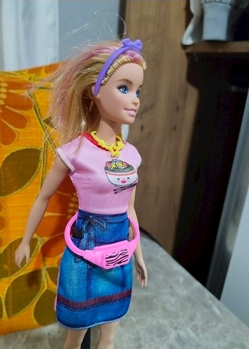 Renkli Kıyafetli Pembe Bebek - Görsel 2