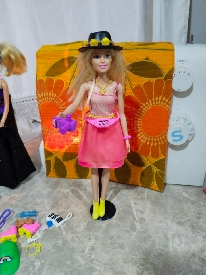 Pembe Elbiseli Renkli Bebek - Görsel 2