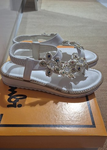 Boncuklu Çiçek Desenli Beyaz Dolgu Topuklu Sandalet - Görsel 4