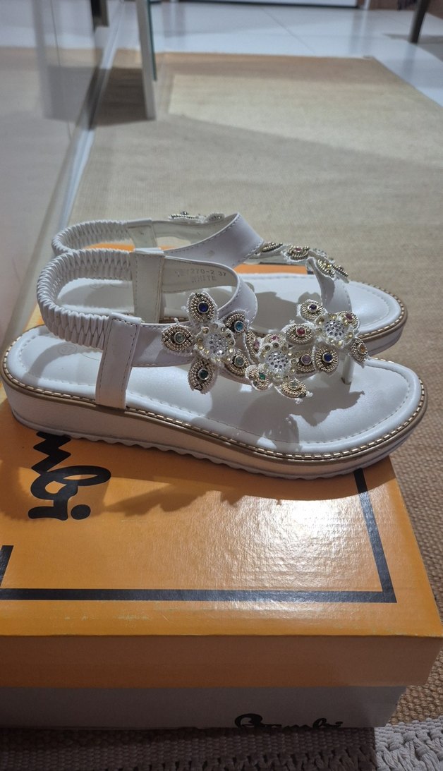 Boncuklu Çiçek Desenli Beyaz Dolgu Topuklu Sandalet - Görsel 4