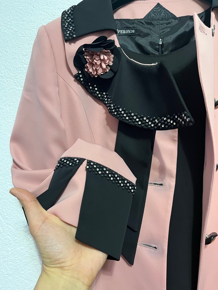 Pembe Nakışlı Uzun Kadın Kaban - Görsel 2