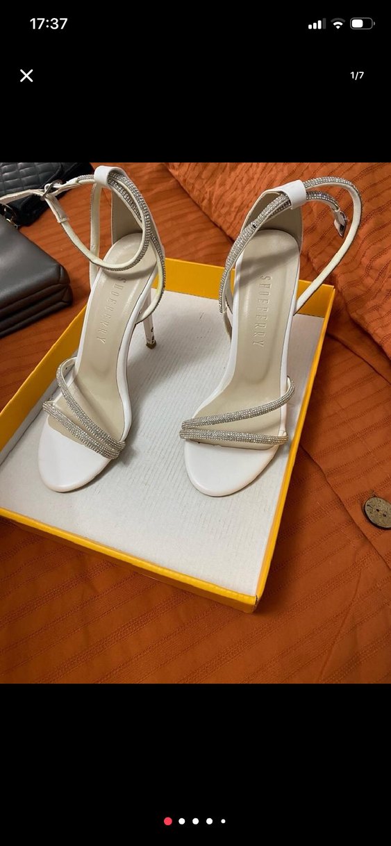 Beyaz Tokalı İnce Topuklu Kadın Abiye Ayakkabı - Görsel 2