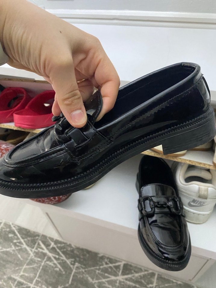 Parlak Siyah Tokalı Kadın Loafer - Görsel 2