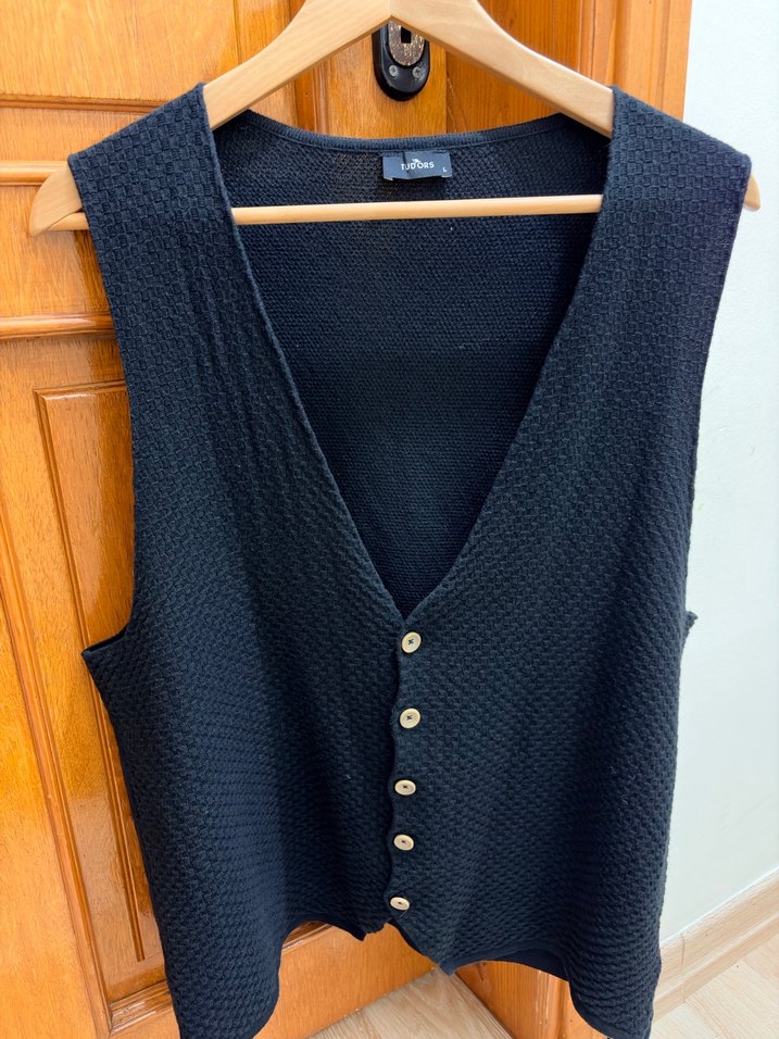 Düğmeli Siyah Triko Süveter - Görsel 3