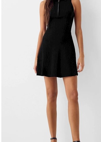 Siyah Piliseli Yüksek Yakalı Kadın Elbise - Görsel 2