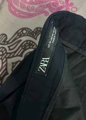 Zara Siyah Baskılı Regular Fit Kumaş Pantolon - Görsel 2