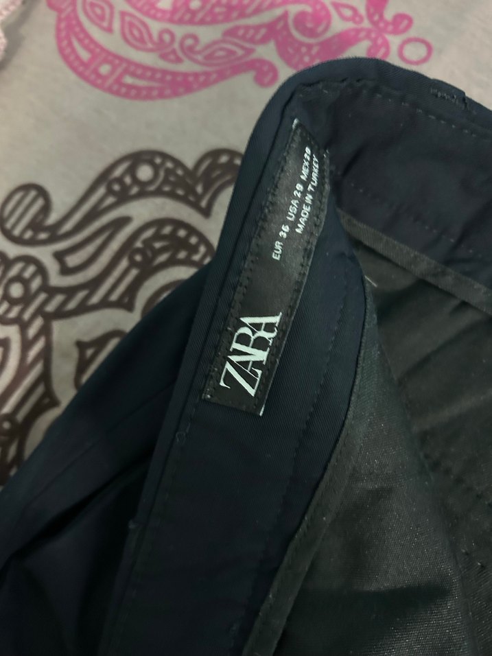 Zara Siyah Baskılı Regular Fit Kumaş Pantolon - Görsel 2