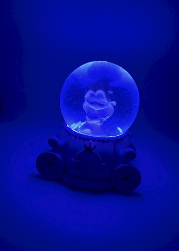 Prenses Figürlü Işıklı Kar Küresi - Görsel 2