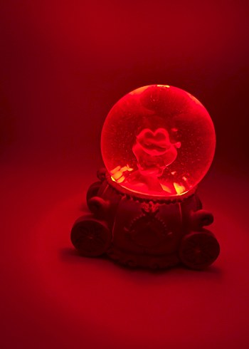 Prenses Figürlü Işıklı Kar Küresi - Görsel 3