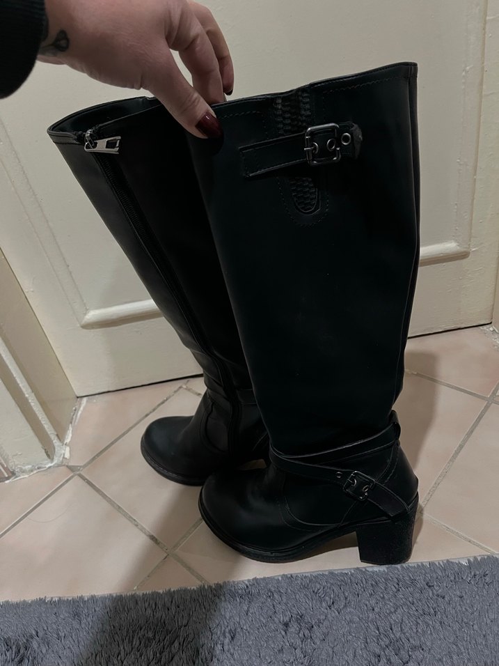 Siyah Suni Deri -Tokalı Çizme - Görsel 3