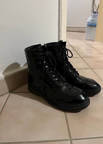 Siyah Rugan Bot - Görsel 2