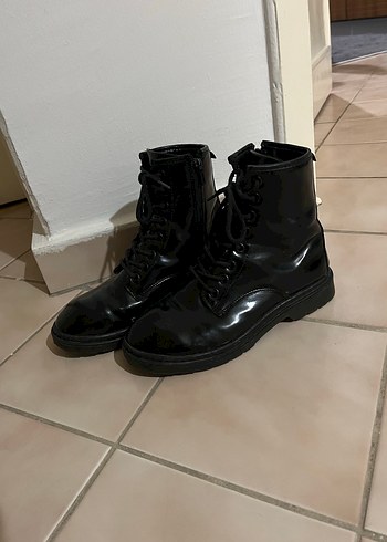 Siyah Rugan Bot - Görsel 3