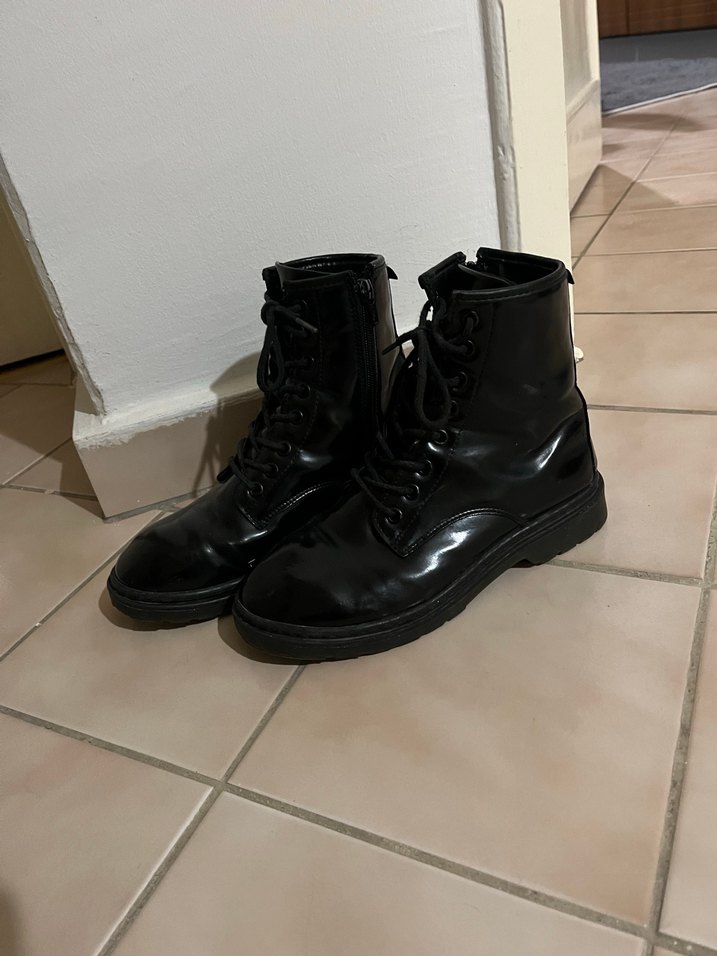 Siyah Rugan Bot - Görsel 3