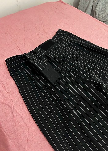 Çizgili Pilili Siyah Kumaş Kadın Pantolon - Görsel 2