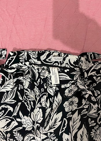 Siyah Beyaz Çiçek Desenli Bohem Kumaş Pantolon
Birkez kullandım! - Görsel 2