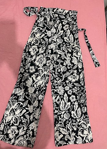 Siyah Beyaz Çiçek Desenli Bohem Kumaş Pantolon
Birkez kullandım! - Görsel 3