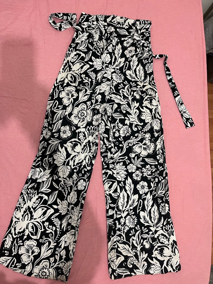 Siyah Beyaz Çiçek Desenli Bohem Kumaş Pantolon
Birkez kullandım! - Görsel 3