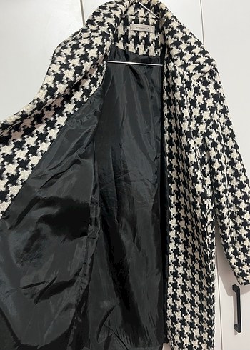 Düğmeli Siyah Beyaz Midi Kadın Kaban - Görsel 3