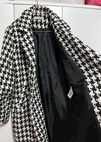 Düğmeli Siyah Beyaz Midi Kadın Kaban - Görsel 4