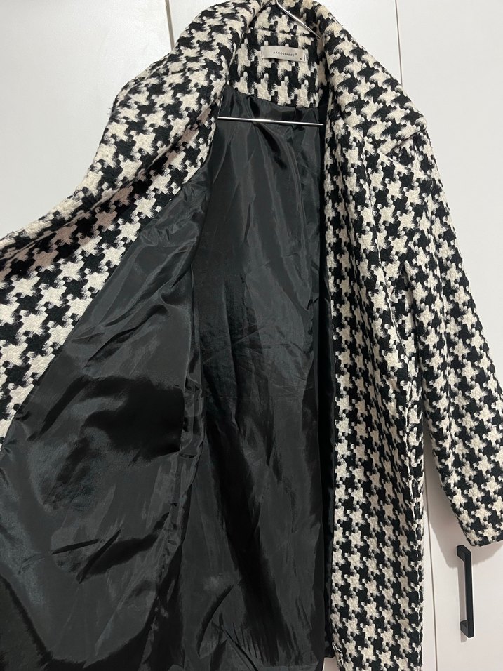 Düğmeli Siyah Beyaz Midi Kadın Kaban - Görsel 3