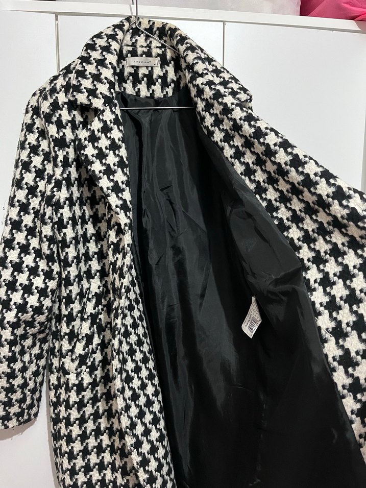 Düğmeli Siyah Beyaz Midi Kadın Kaban - Görsel 4