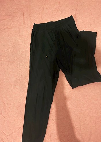 Siyah Rahat Kesim Beli lastik ve kemerli 
Kadın Kumaş Pantolon - Görsel 2