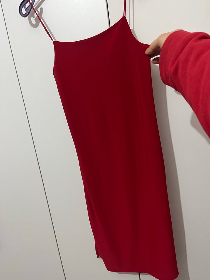 Kırmızı Uzun İnce Askılı Elbise - Görsel 4