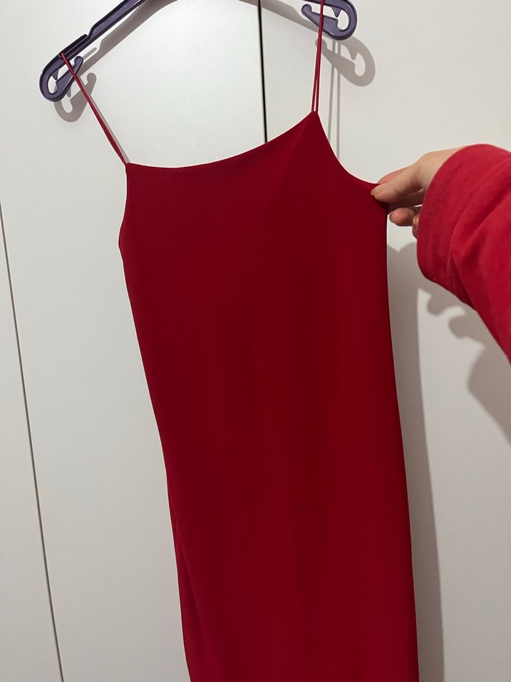 Kırmızı Uzun İnce Askılı Elbise - Görsel 3