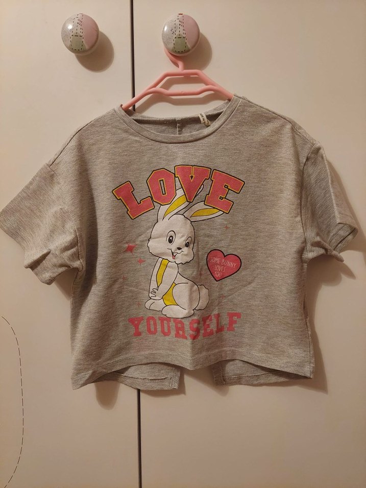 Koton 4-5 Yaş Kız Çocuk Gri Baskılı Sırtı Yırtmaçlı Tişört - Görsel 3