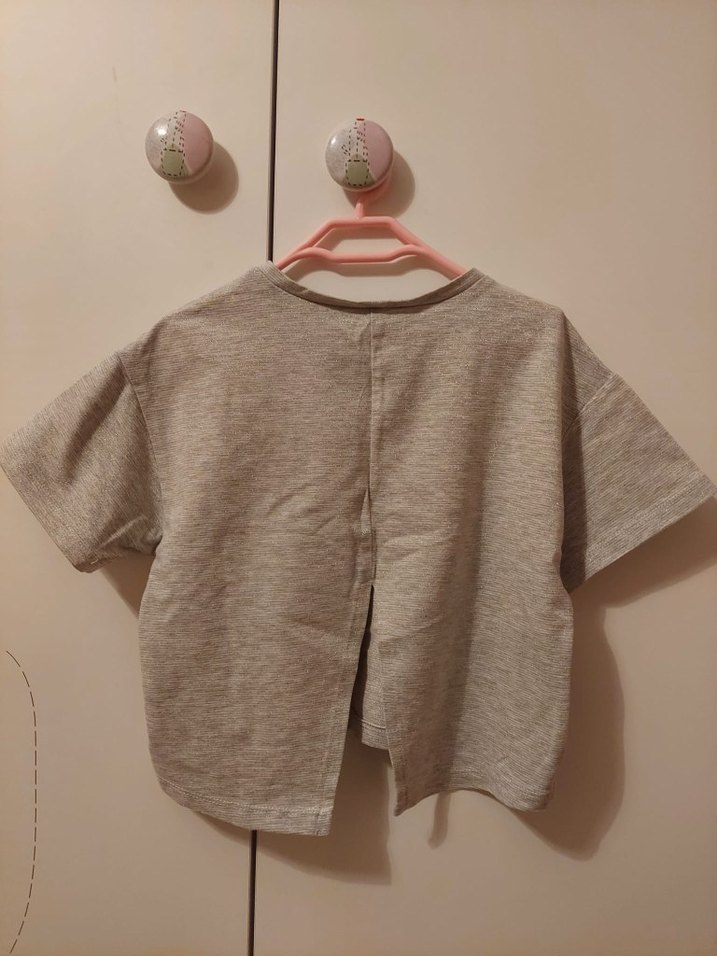 Koton 4-5 Yaş Kız Çocuk Gri Baskılı Sırtı Yırtmaçlı Tişört - Görsel 2