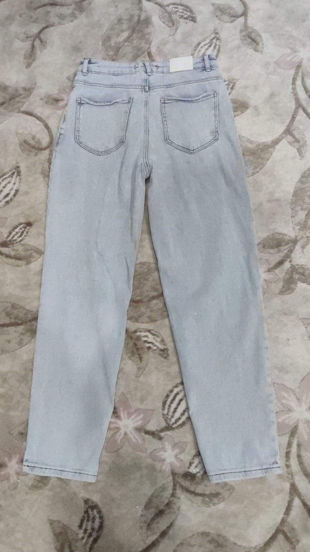 Gri Batik Desenli Salaş Kesim Kadın Kot Pantolon - Görsel 2